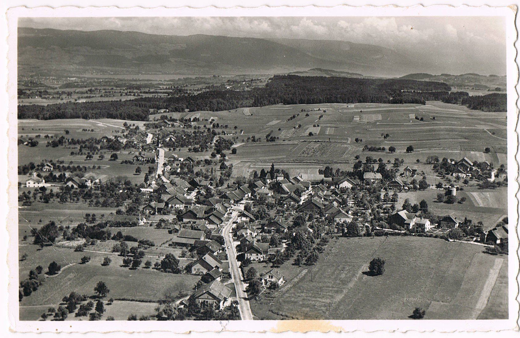 Cartoline postali: Vuarrens, vue aérienne – Usato da Buchs AG venduto da Baerfisch