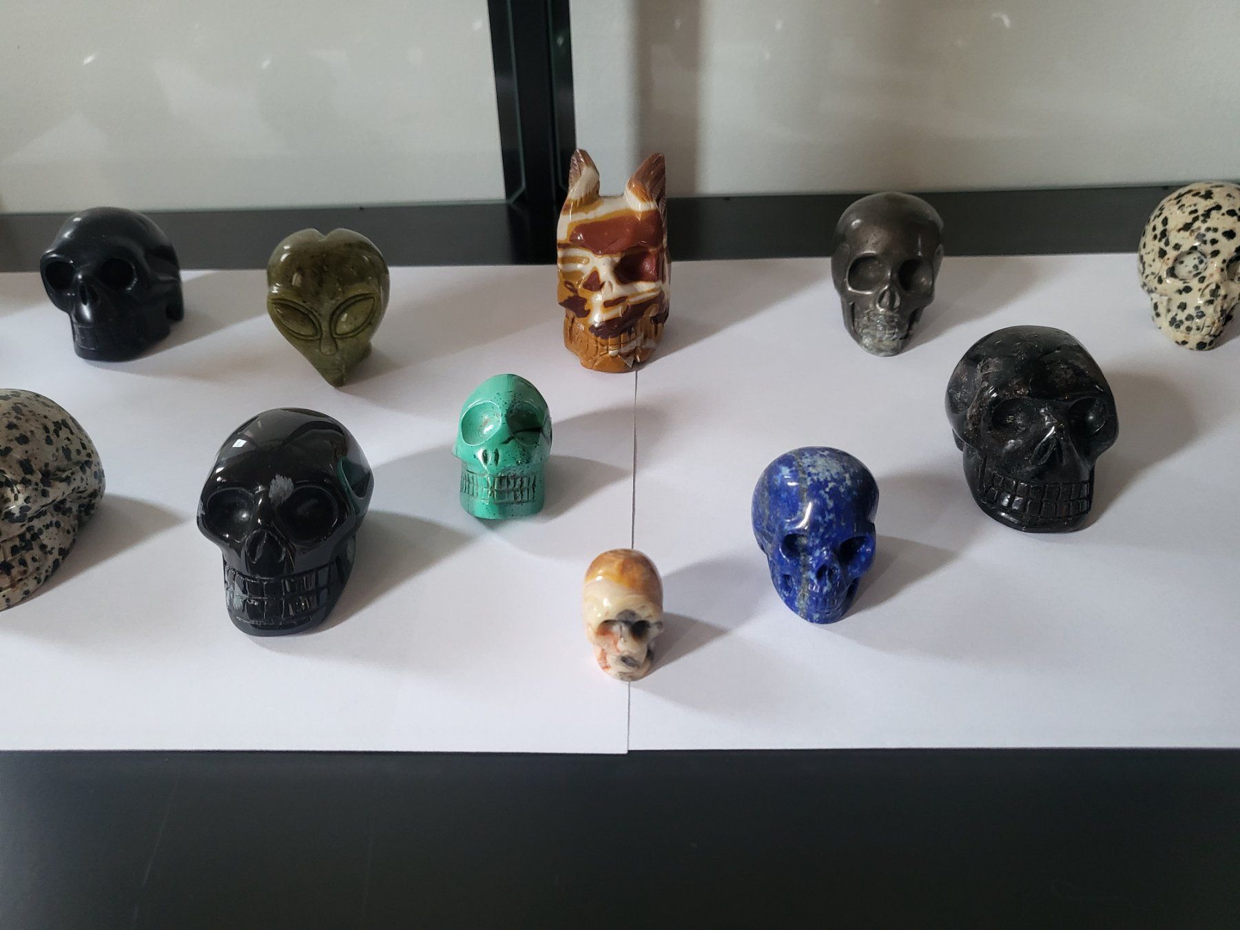 Minerali & Pietre curative: Collection de 15 Crânes en pierres diverses – Usato da Orsonnens venduto da barbitroc 2