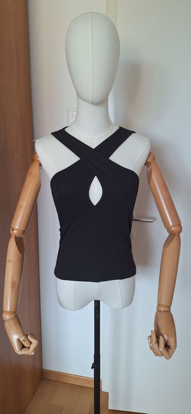 Kookai Top: Kookai, top noir – Nuovo e nell'imballaggio originale da Lussery-Villars venduto da pousinete02