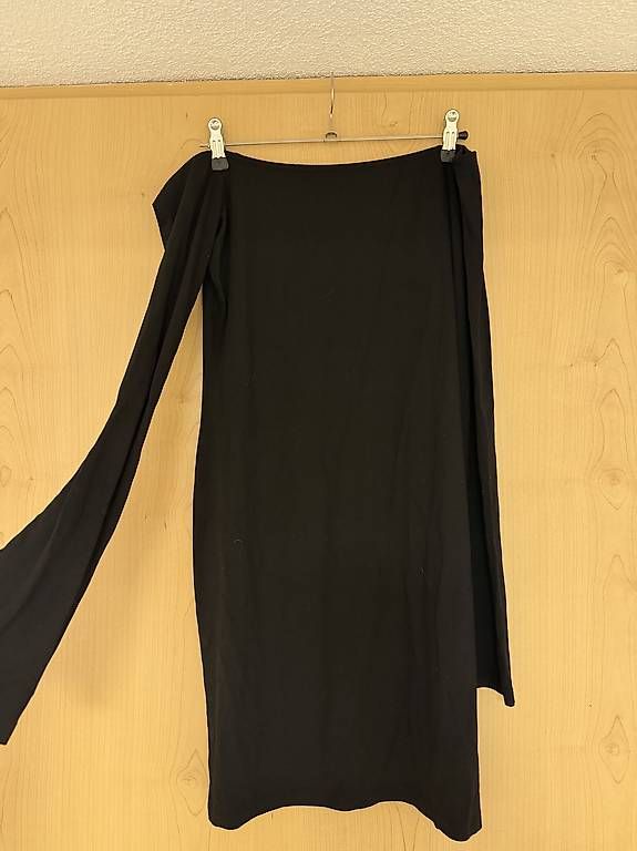 Vestiti: Schwarzes Kleid von Ginatricot – Usato da Rorschach venduto da Tara234 2
