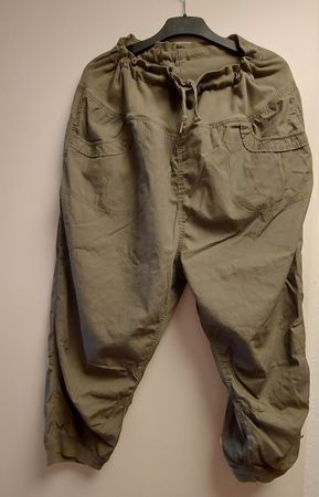 Chicoree 3/4 Sommerhose olivgrün Grösse XXL 