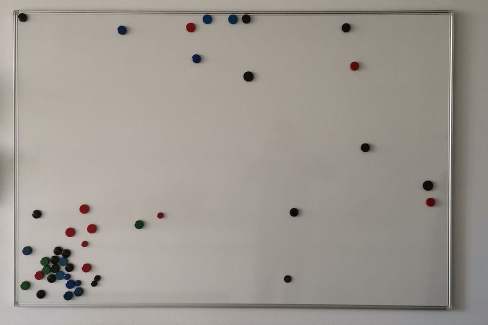 Ivei Pinnwand + Whiteboard In Einem – Mit Holz-Miniatur (Kamera, Blau) Inkl. Zubehör