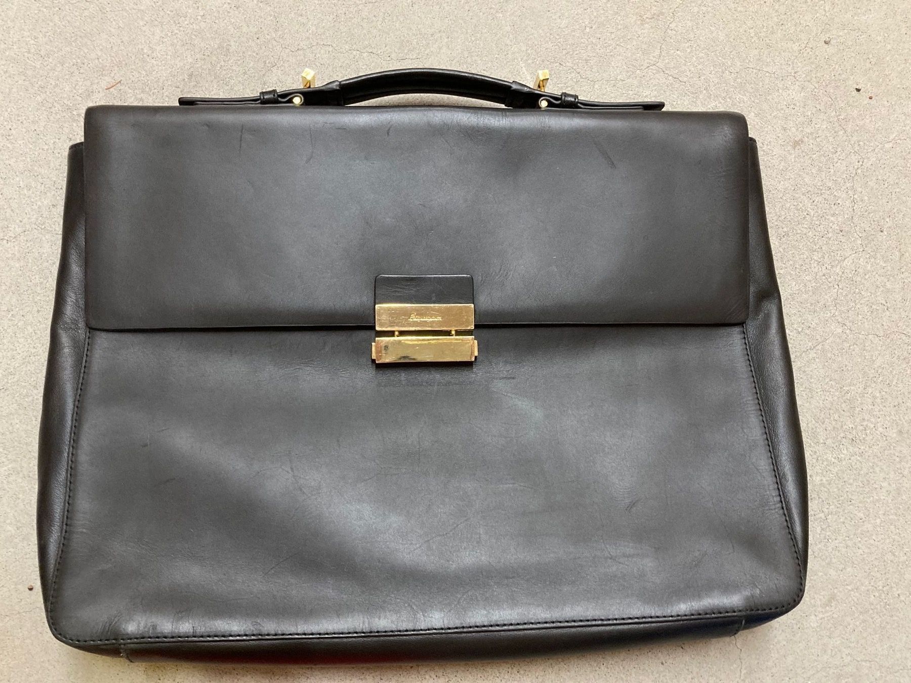 Aquascutum Valigie & Borse: Leather bag Aquascutum – Nuovo (secondo la descrizione) da Thalwil venduto da mar_pvx7 4