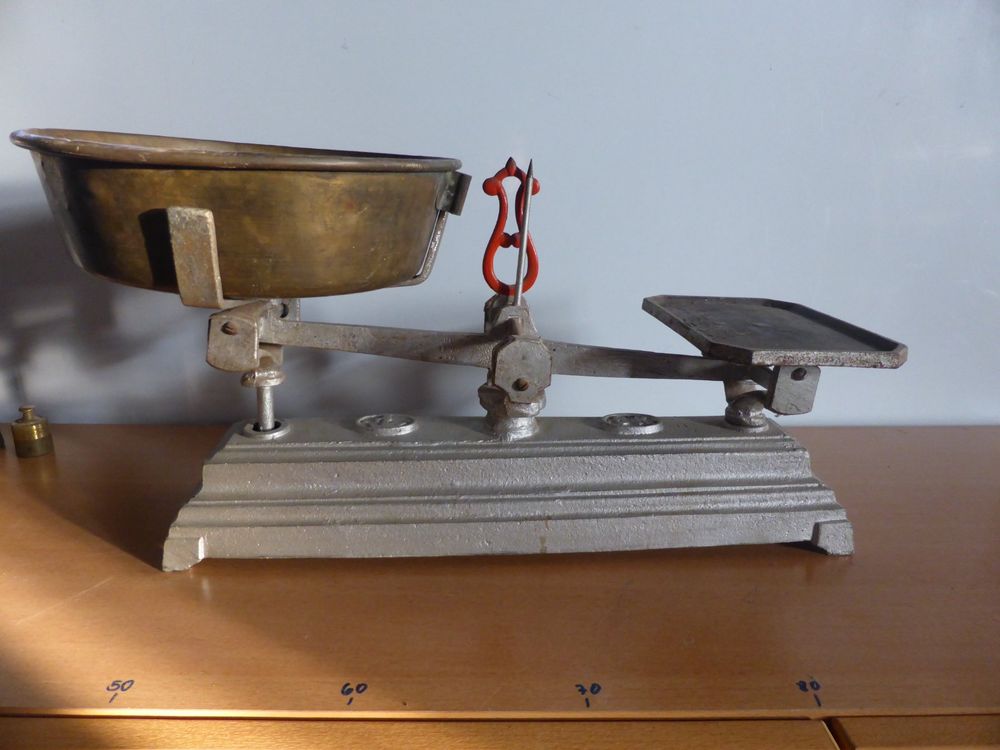 Antike Waage mit Gewichten / 1414 Kaufen auf Ricardo