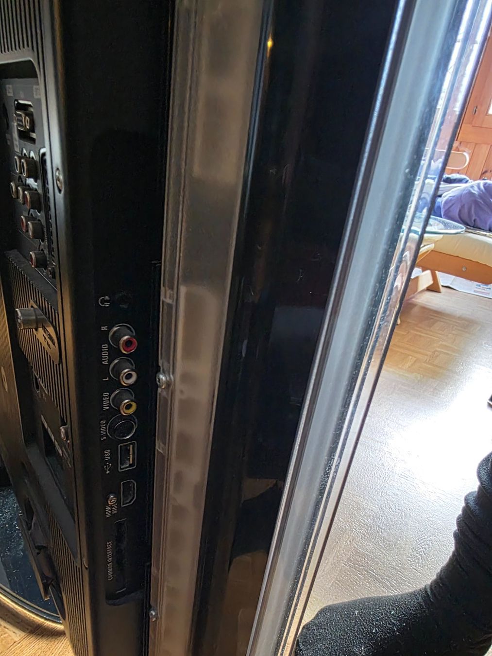 Philips Televisori: Philips TV Flachbildschirm mit Ledbeleuchtung. – Usato da Brienzwiler venduto da vegetabelvamp 4