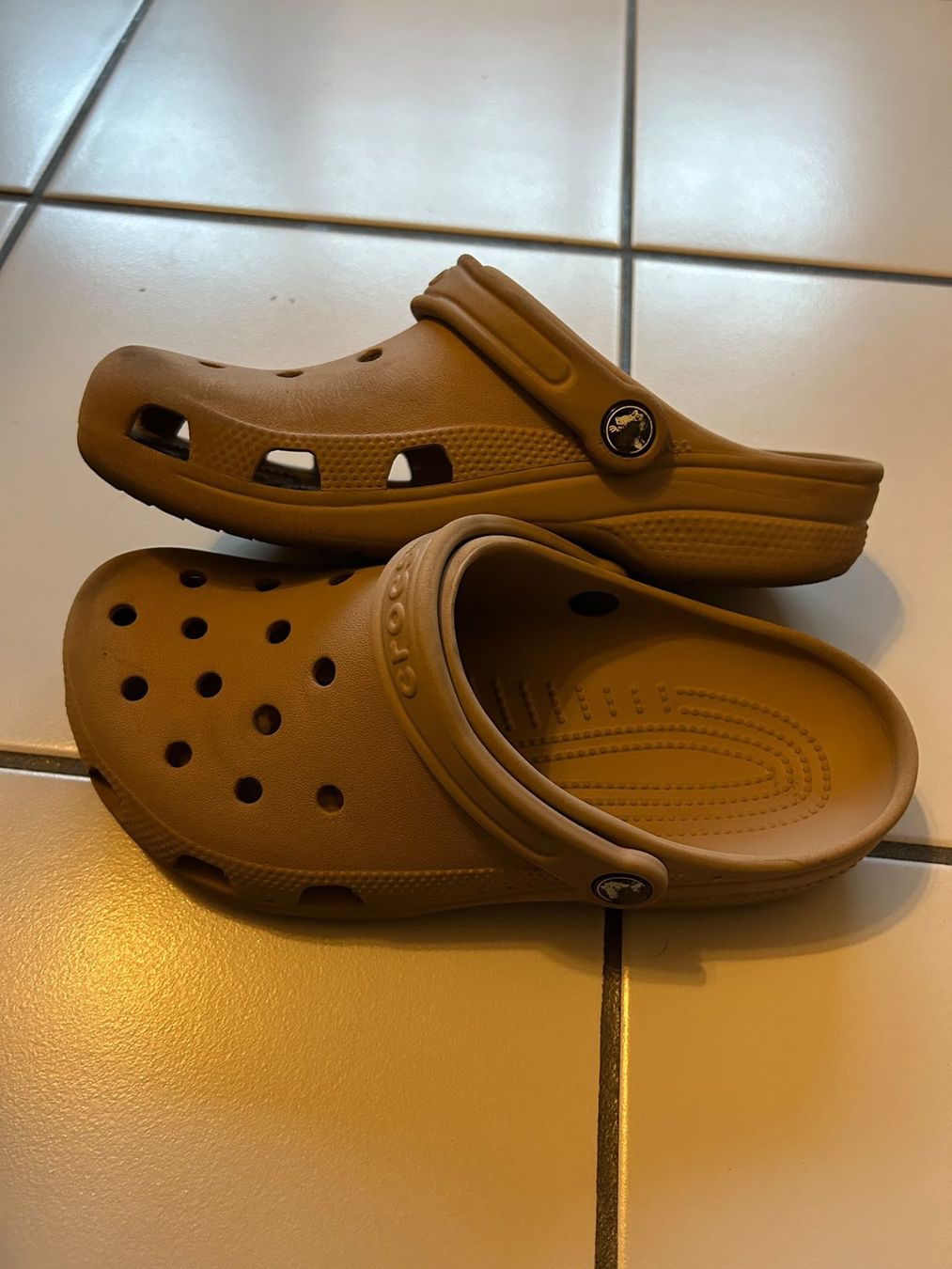 Crocs Scarpe da uomo: Crocs Beige gebraucht – Usato da Luzern venduto da 12hundert 2