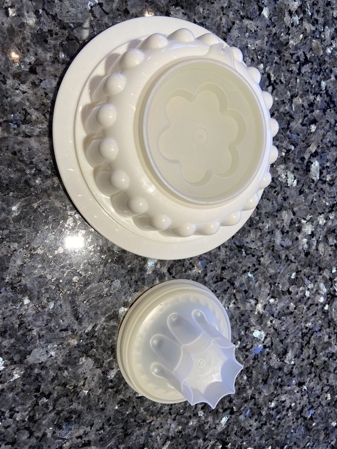 Tupperware Contenitori & Simili: Neuwertige Tupperware Puddingform "Kleiner Prinz" 4-teilig – Usato da Beatenberg venduto da buy2you 2