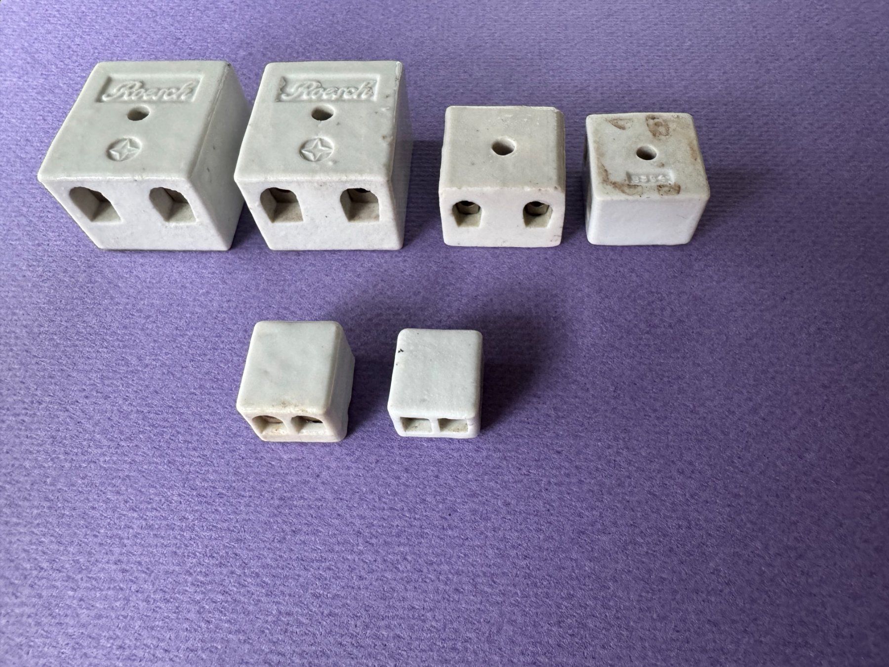 Elektronikbauteile: 6 alte Lüsterklemmen, ev. Keramik – Gebraucht aus Siebnen von Trans-Am