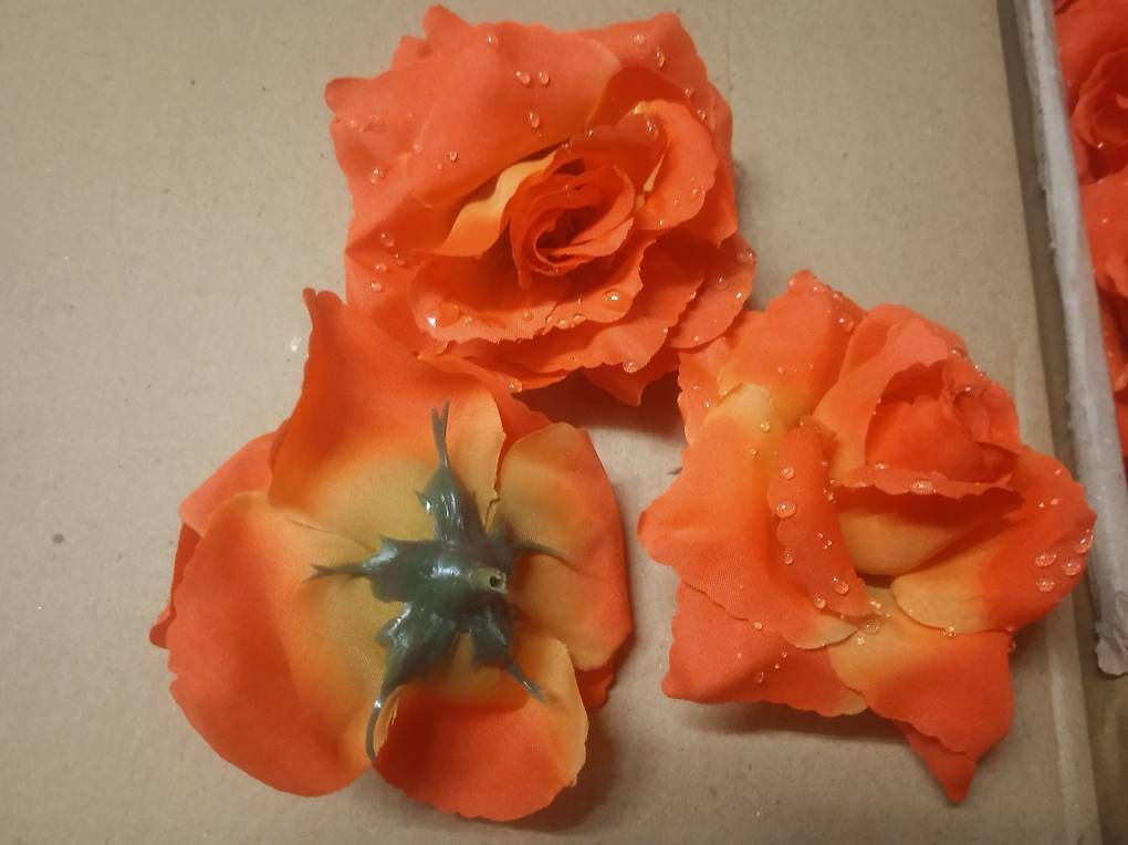 Tutte le decorazioni: Kunstblumen Rosenköpfe Orange mit Wassertropfen Deko ... – Usato da Basel venduto da Petergunn