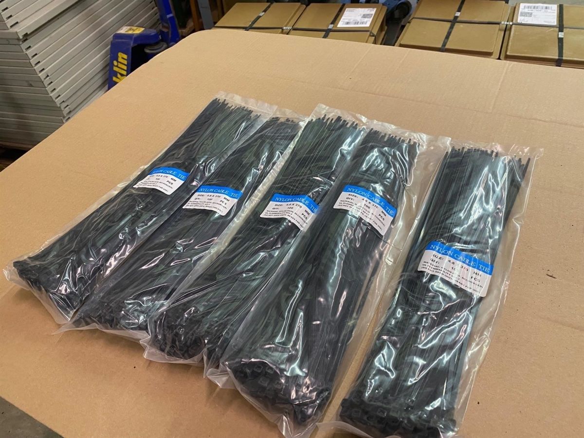 Macchine rilegatrici: 5 Packungen Kabelbinder 4.8x370mm – Nuovo e nell'imballaggio originale da Necker venduto da liq24