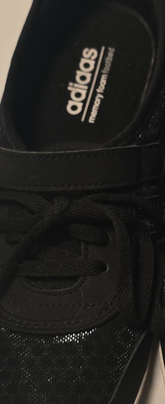 Adidas Scarpe da donna: Baskets Adidas noires avec semelle Memory Foam – Usato da Champagne venduto da LoomiStudio 1