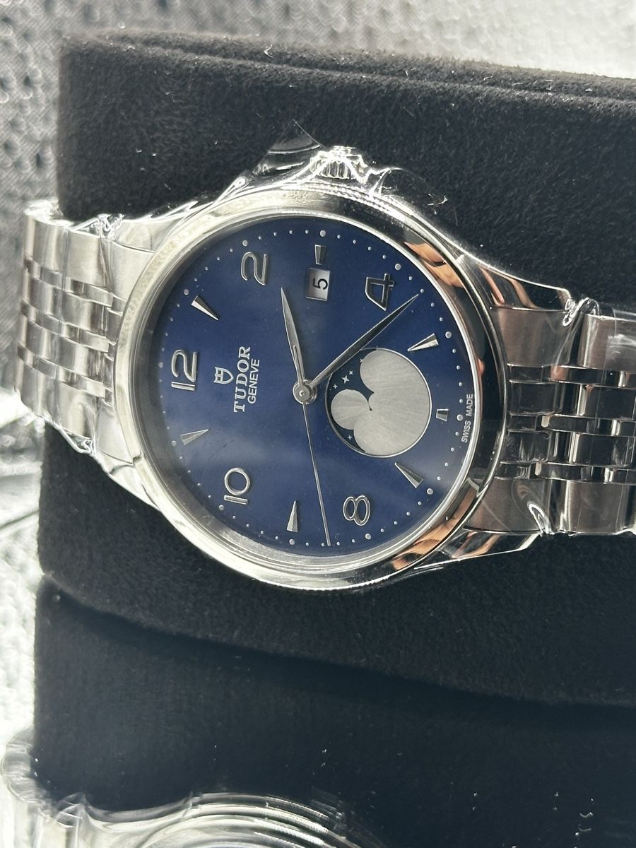 Tudor Uhren: Tudor - 1926 Luna – Neu und originalverpackt aus Vernier von Watch.Lane
