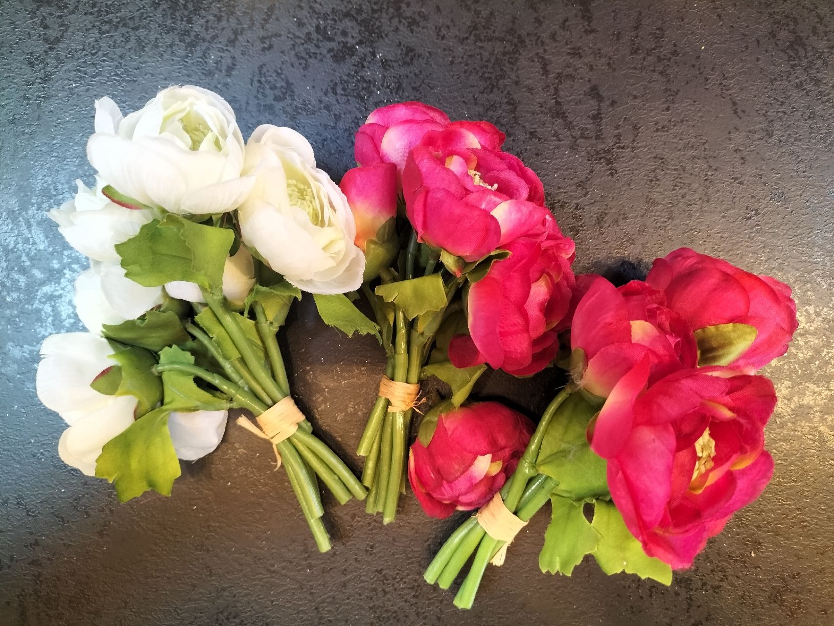 Tutte le decorazioni: Bouquets de fausses fleurs – Nuovo (secondo la descrizione) da Gillarens venduto da Emy_28