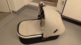 Uppababy Vista V2 Bassinet + Rain Cover