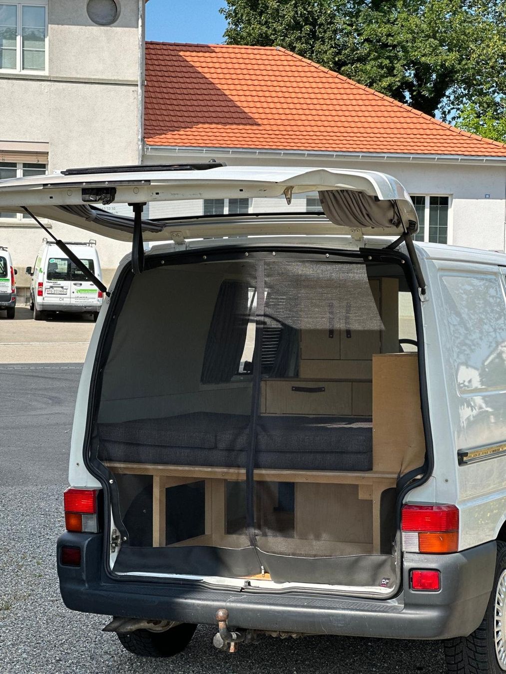 VW Veicoli da campeggio: VW Transporter T4 TDI Weiss Camper – Usato da Steinach venduto da GTI007 3