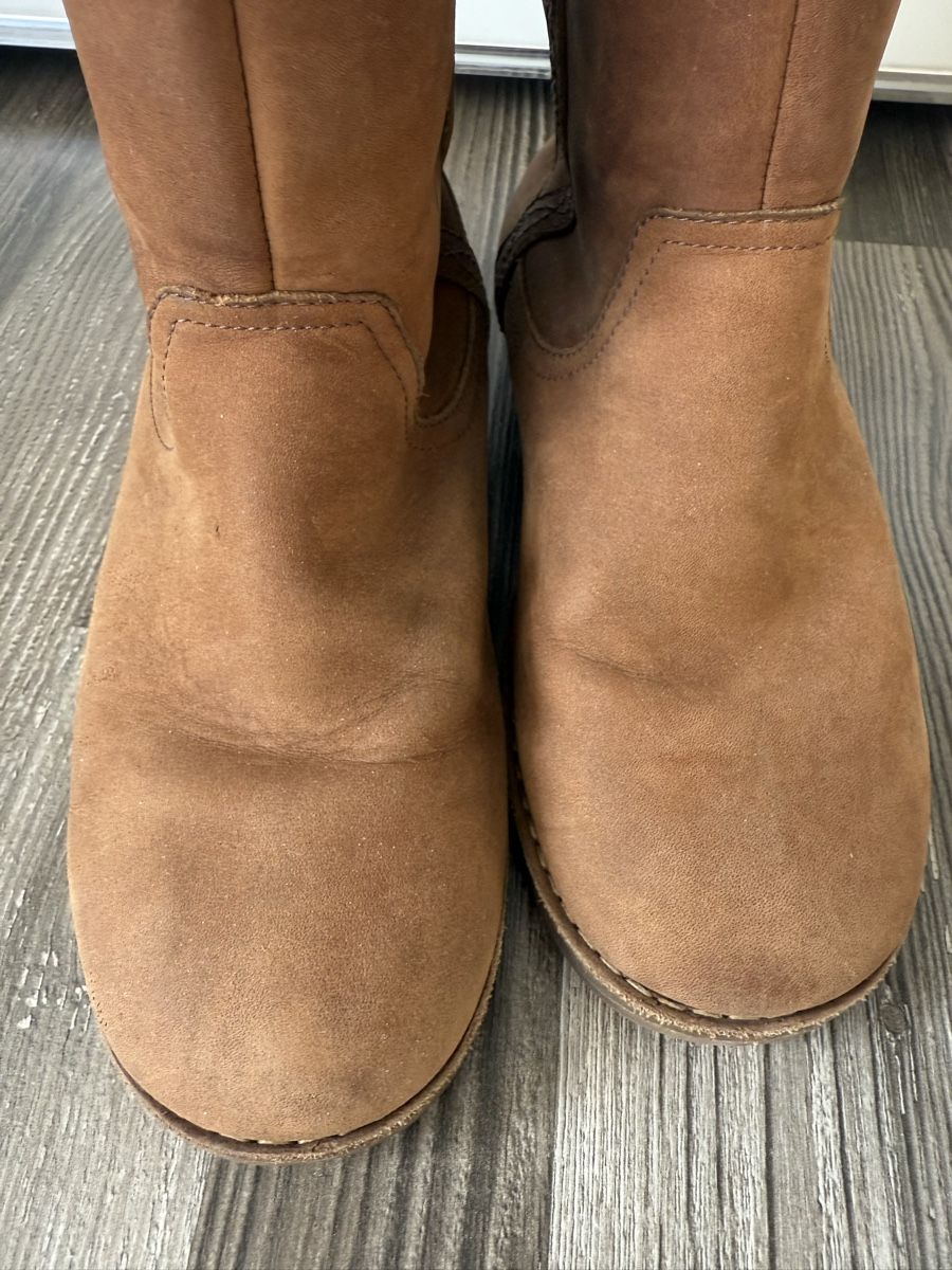 Ugg Scarpe per ragazze: Bottes UGG en cuir marron taille 34 – Usato da Monthey venduto da Joseph-29 1