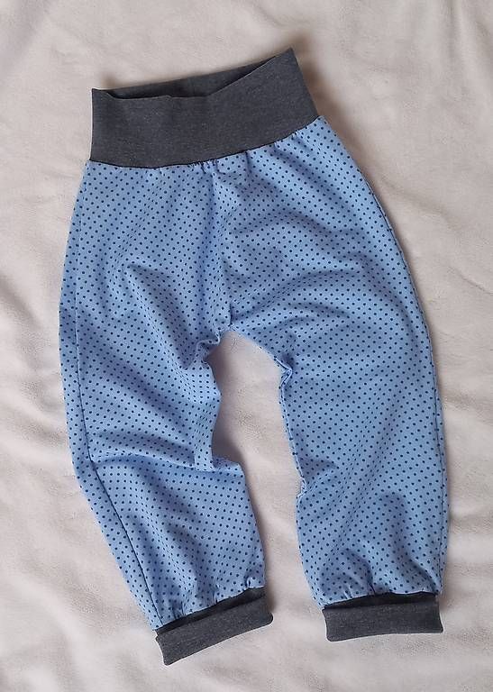 Pantaloni: Jerseyhose Tüpfel Gr. 98 – Nuovo e nell'imballaggio originale da Büsserach venduto da pepper44 2