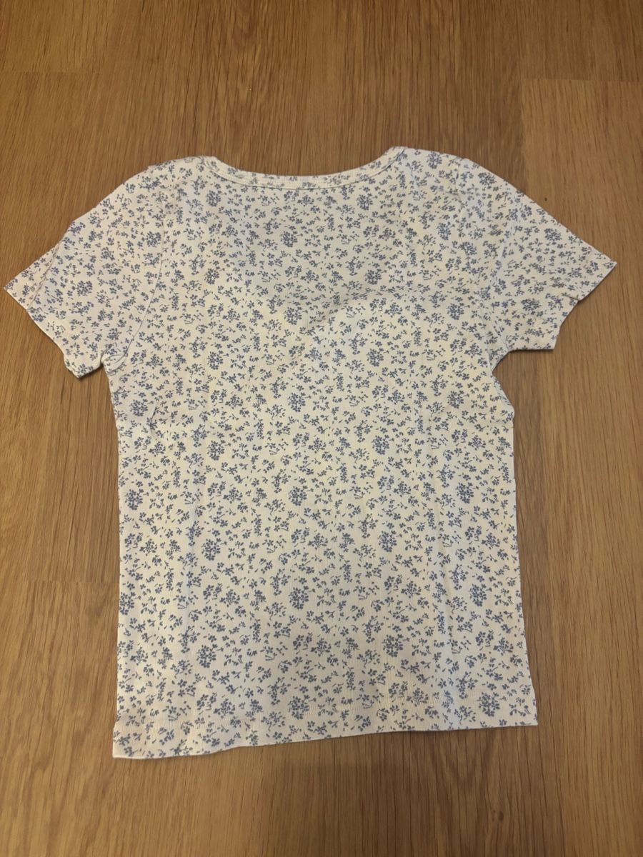 Brandy Melville T-shirt: BRANDY MELVILLE top – Nuovo (secondo la descrizione) da Lavigny venduto da bea_26wd 1