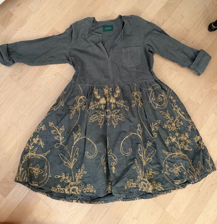 OMEN Kleid, Leinen mit Goldstickerei, M/L