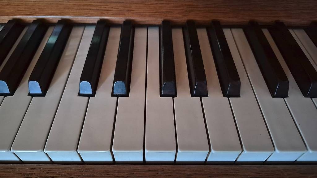 Musikinstrumente: Klavier Hüni – Gebraucht aus Auenstein von Pfiff47 4