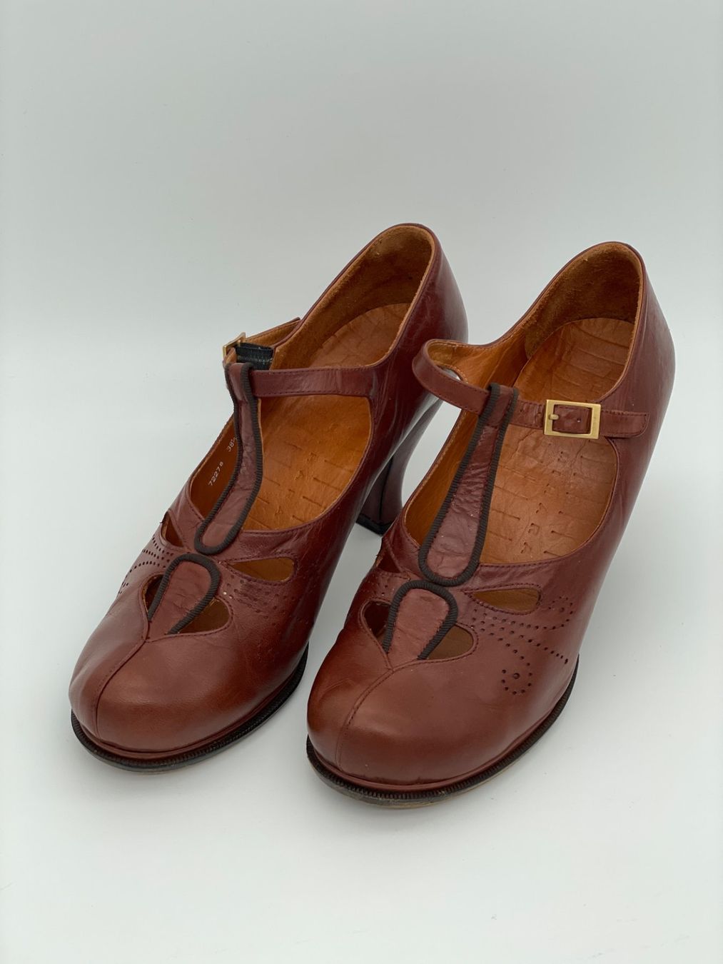 Chie Mihara Scarpe da donna: Chie Mihara Dutifi T-Strap Style Pump EU 39 Braun – Usato da Zürich venduto da shoe_shop 2