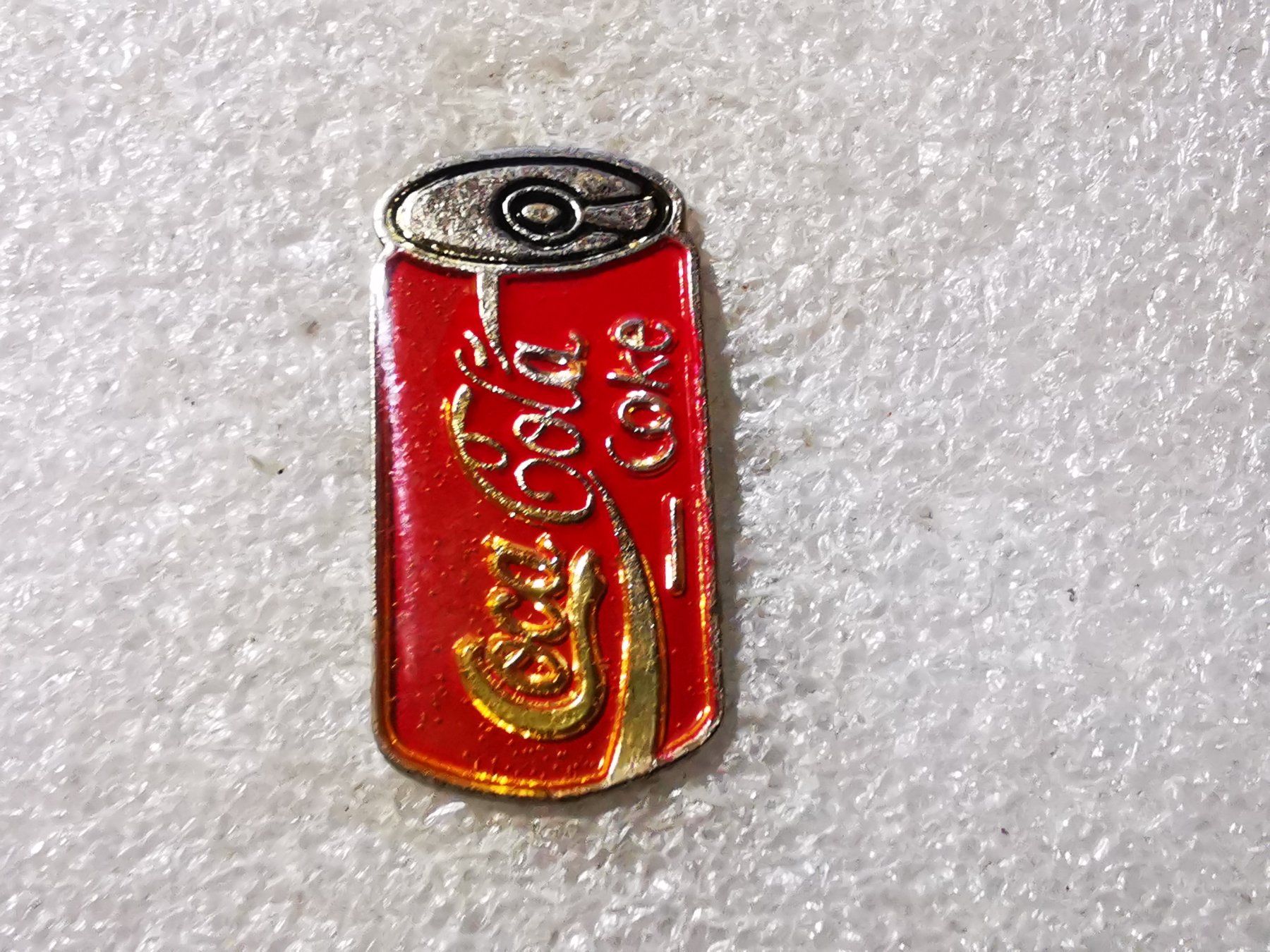 Placchette & Badge: Ansteckpin 85: Coca Cola – Usato da Oppligen venduto da Pin-Fall-Shop