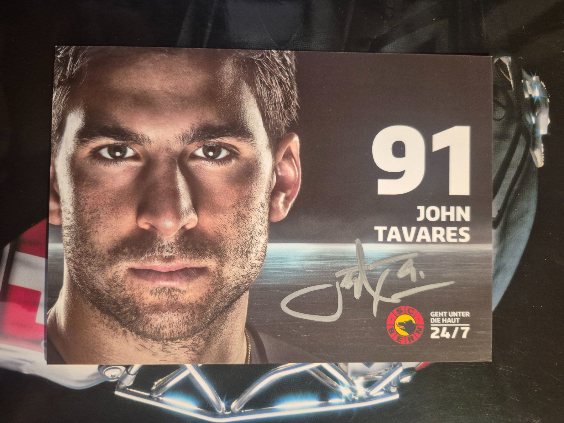 Autografi: John Tavares SC Bern 2012/13 – Usato da Treiten venduto da Sauber73