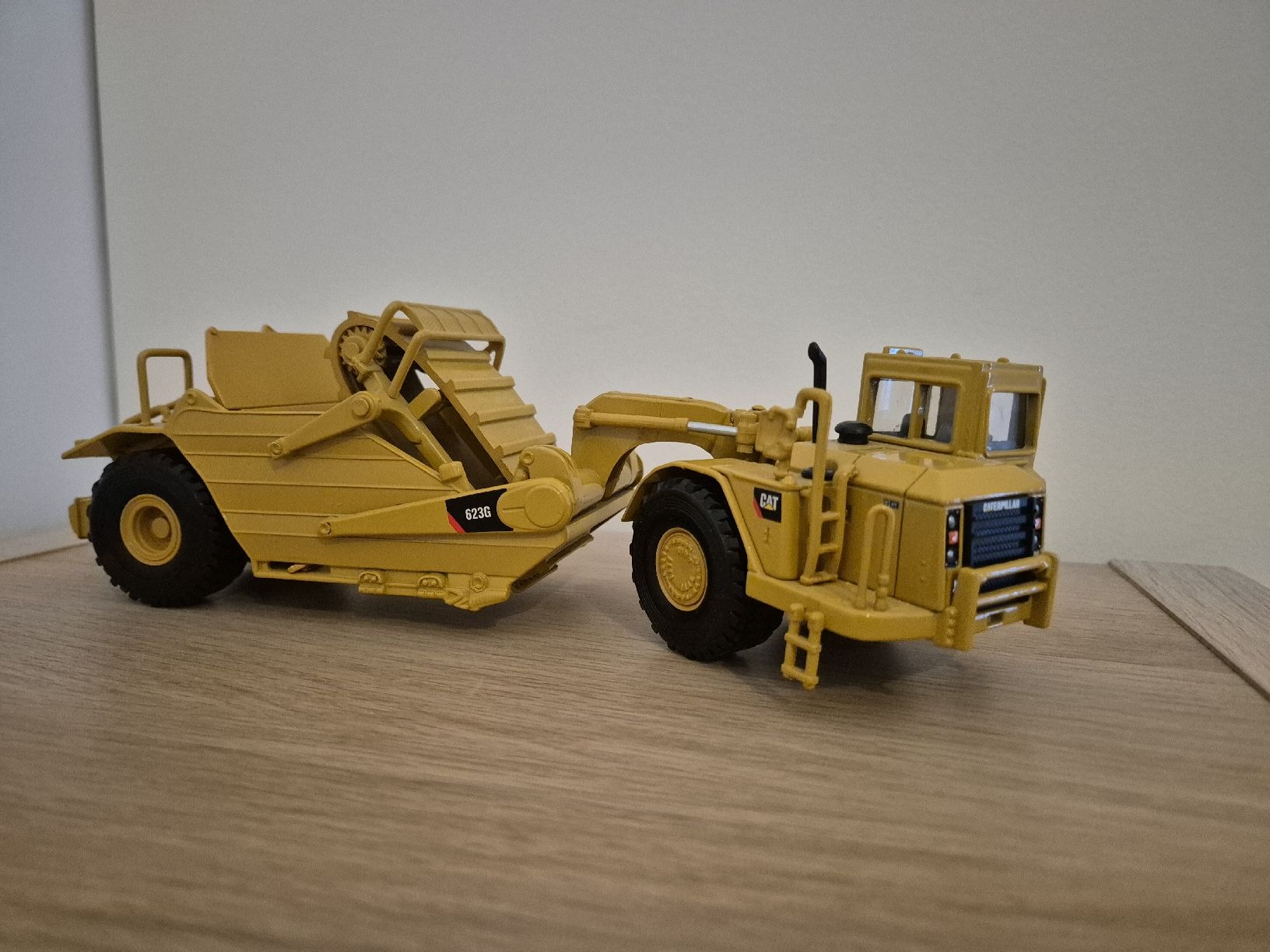 Caterpillar Kit di modellismo & Modellini statici: CAT 623G Scraper Modellauto - gut erhalten, saisonales Samml – Usato da Fischbach-Göslikon venduto da Nuno85 2