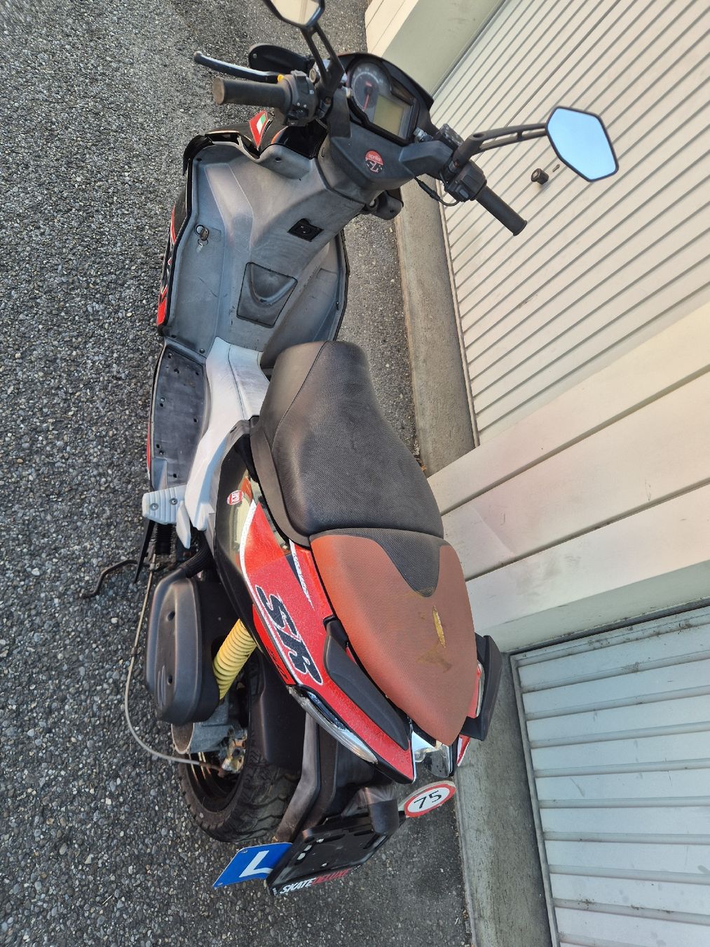 Aprilia Scooters: Aprilia SR50 – Defekt aus Grenchen von Supermotto 7