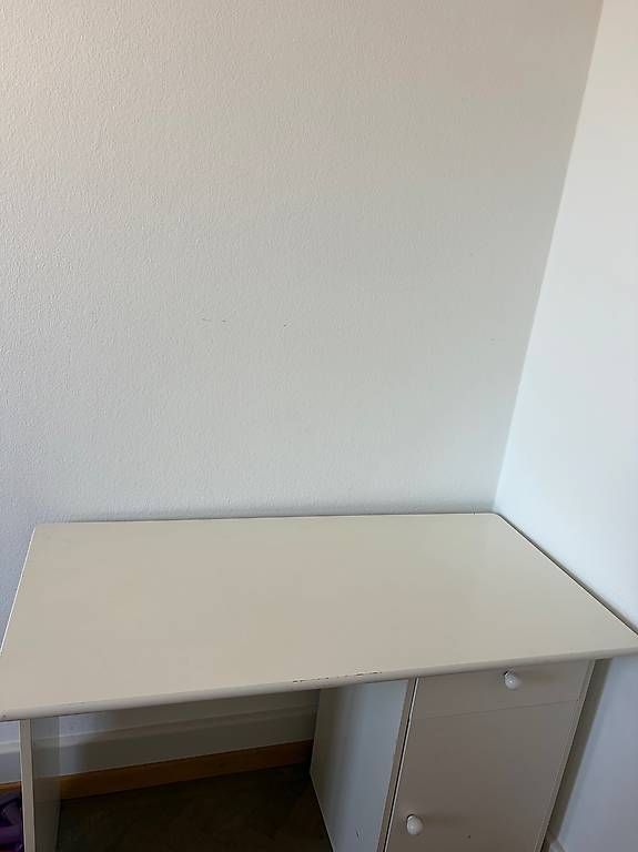 Scrivanie: Bureau blanc  – Usato da Neuchâtel venduto da gwe_w9df 1
