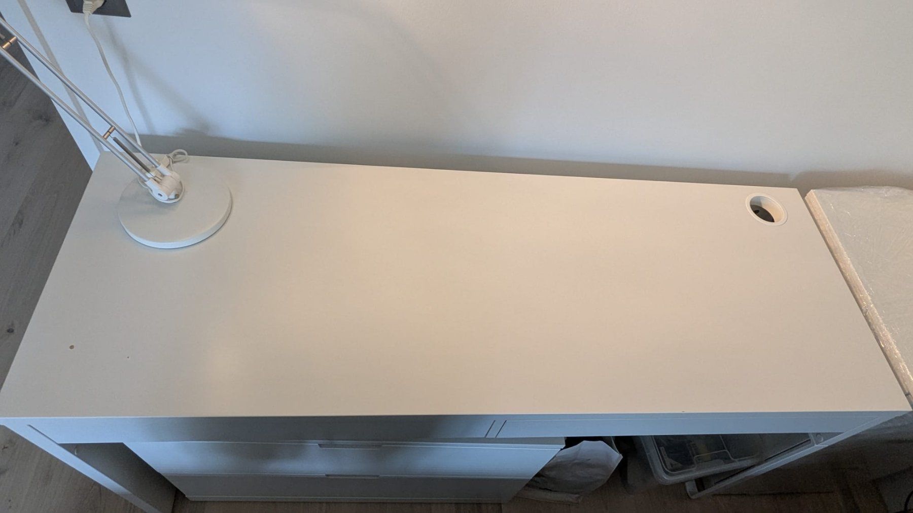 Ikea Scrivanie: Kompakter Ikea Micke Schreibtisch – Usato da Zürich venduto da mrandres 1