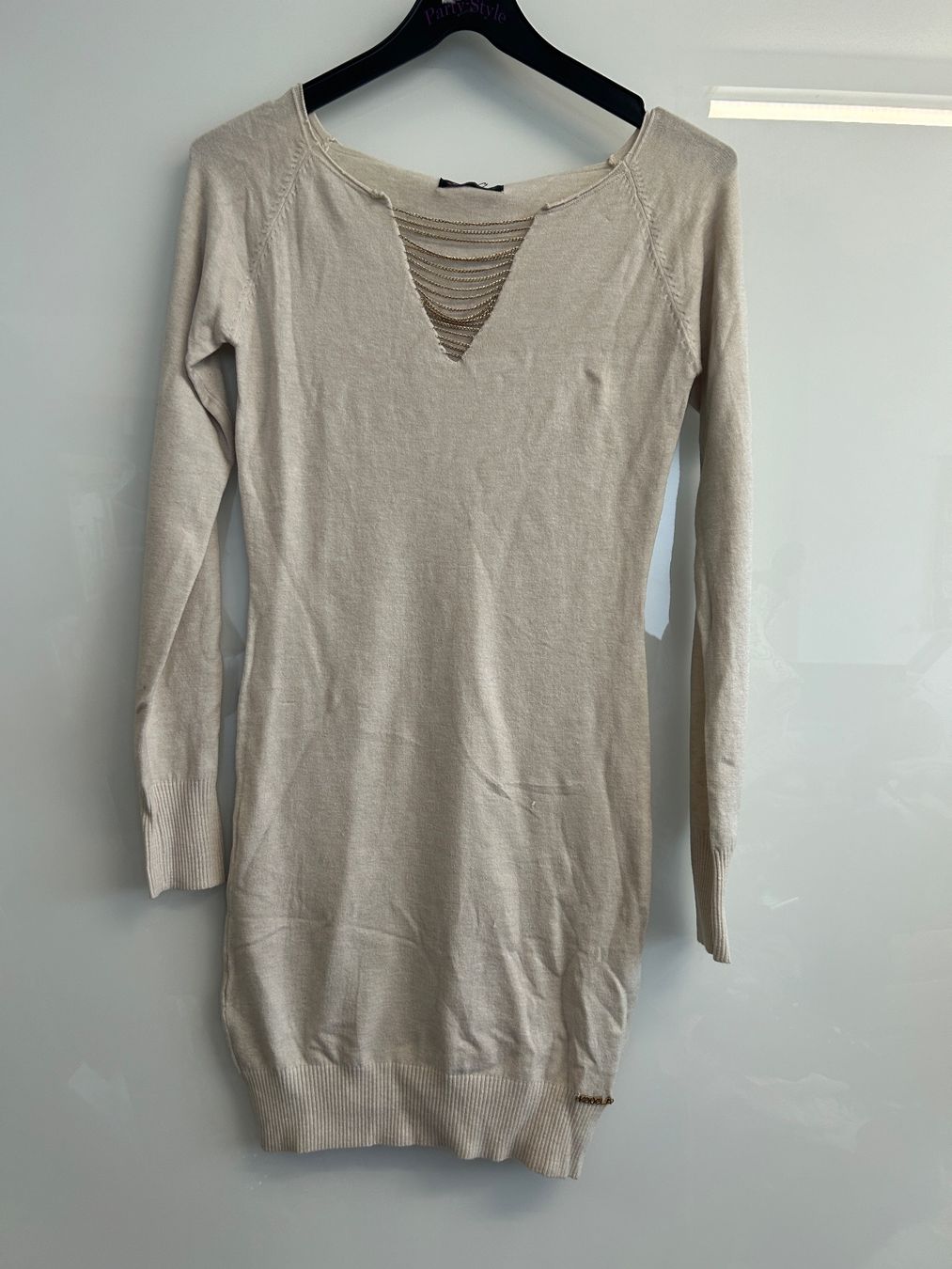 Maglioni & Felpe: Sexy Ausschnitt Pullover Lang Figurbetont 1 Size Neu – Nuovo e nell'imballaggio originale da Regensdorf venduto da Spyke55