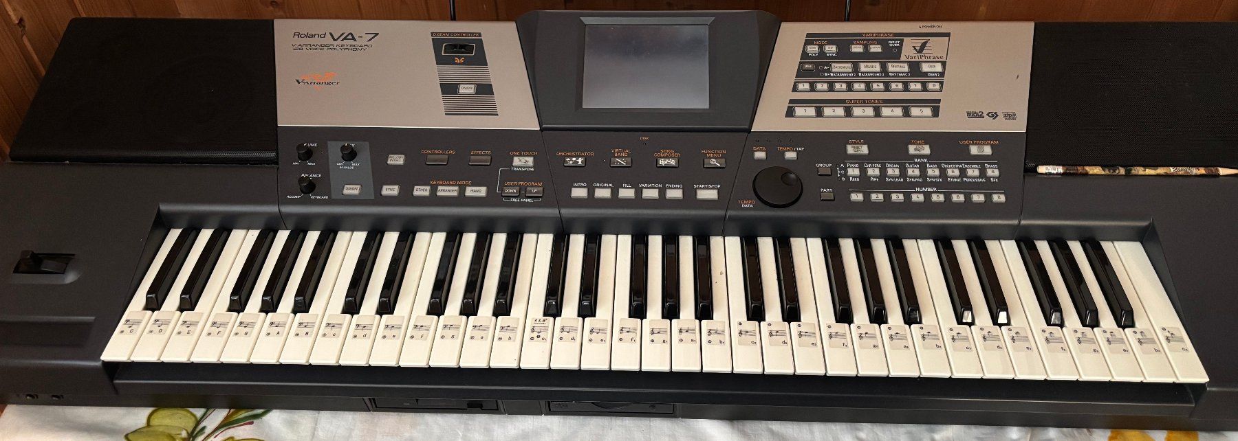 Roland Musikinstrumente: Clavier arrangeur - synthé Roland VA-7 – Gebraucht aus La Tour-de-Peilz von SuperSol