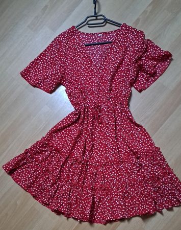 Sommerliches, rotes Kleid mit Pünktchenmuster, Grösse M