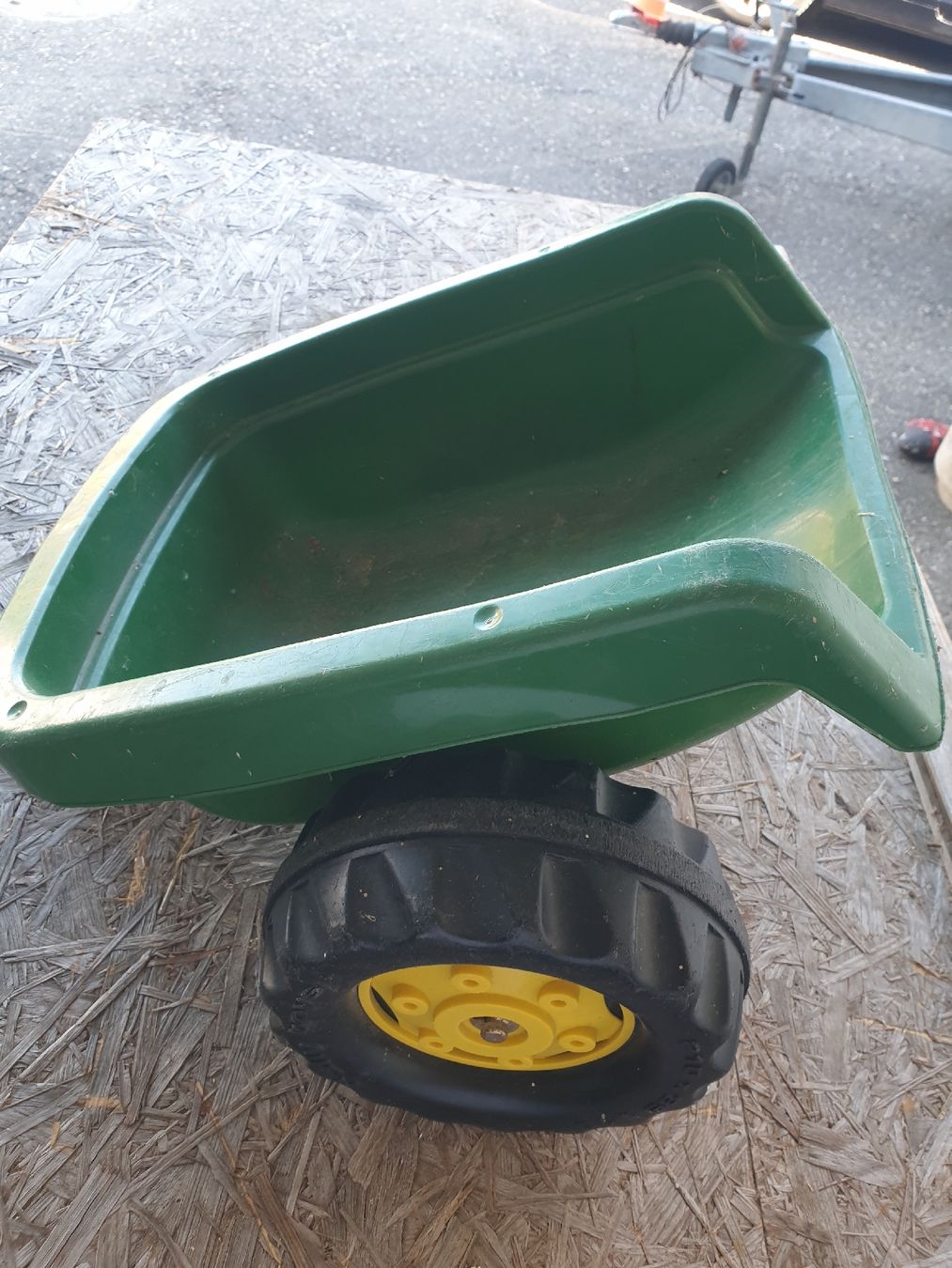 John Deere Véhicules pour enfants: John Deere Traktor anhänger – D'occasion à Oberbuchsiten par Klame 1