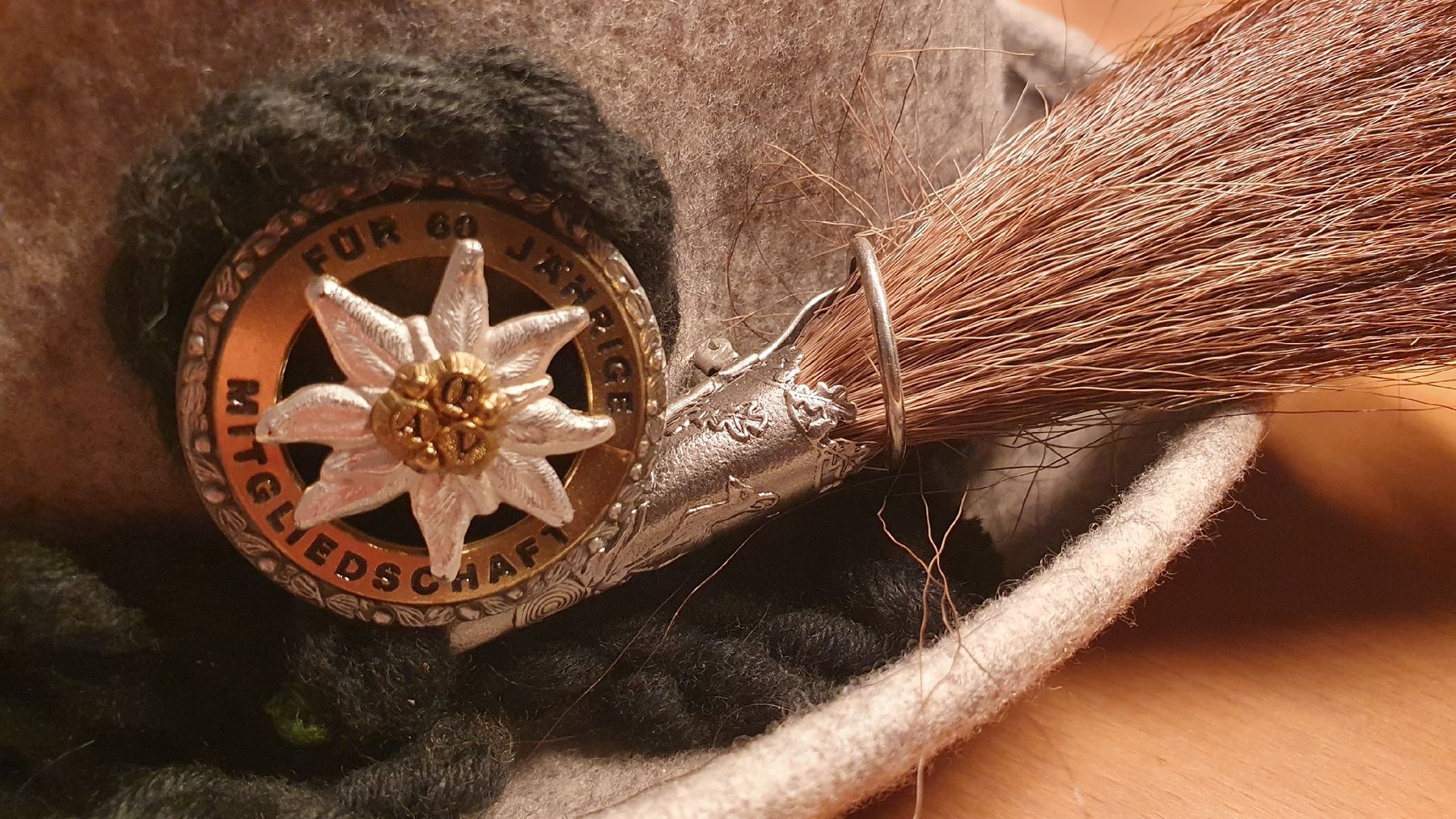 Chapeaux, bonnets & casquettes: Trachtenhut mit Gamsbart – D'occasion à Bottmingen par Sgt-Pepper 2