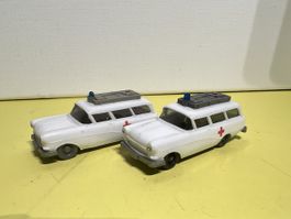 Wiking 2 x Opel Caravan Rotkreuz in 1/87