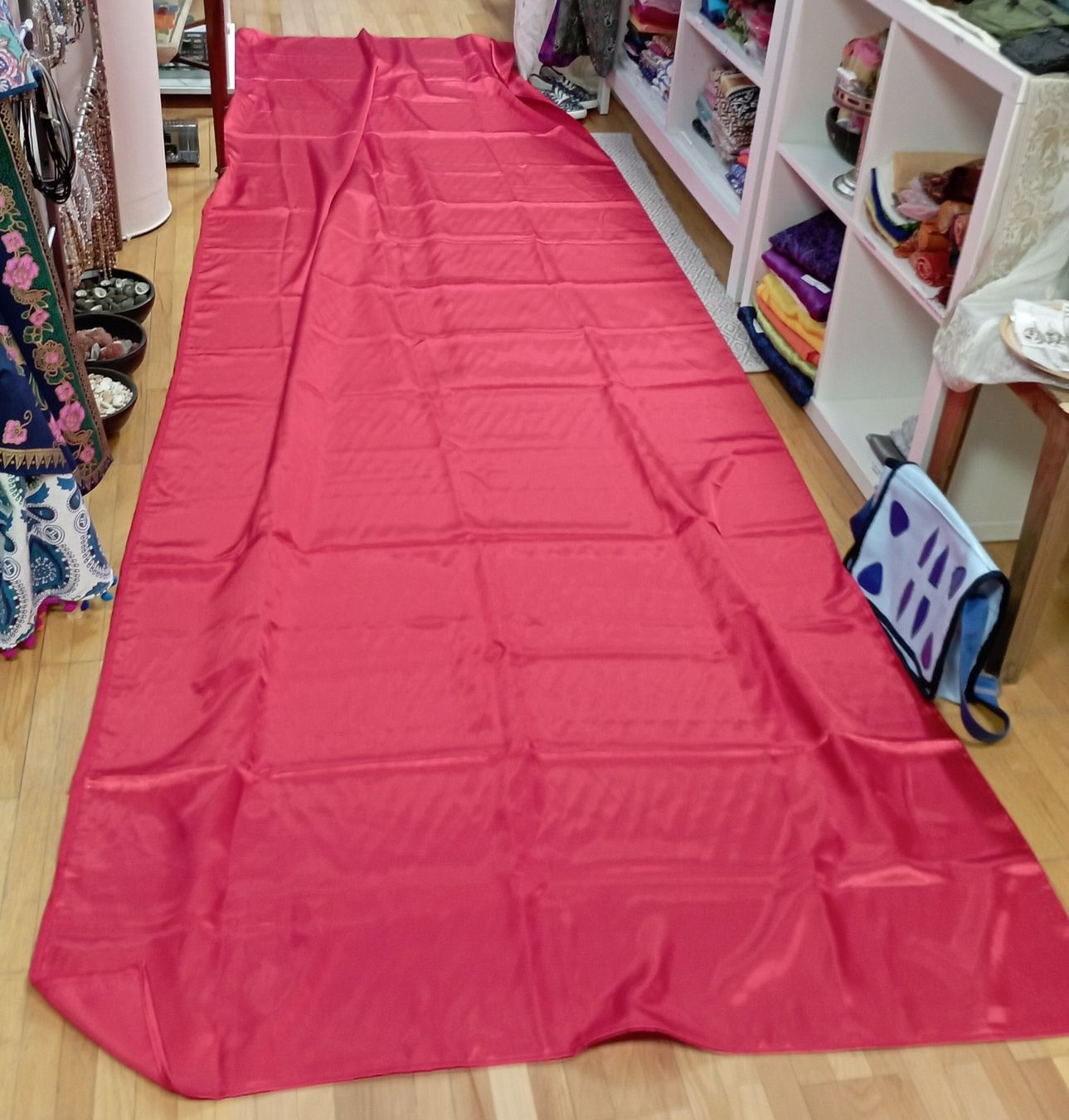 Tessuti: Wunderschöner Satin Stoff 345x 120cm – Usato da St. Gallen venduto da nataraj 2