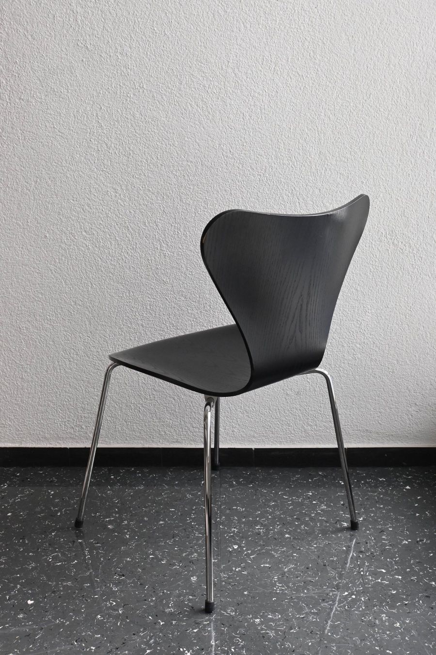 Sedie: Arne Jacobsen, Fritz Hansen  "Modell 3107" – Usato da Zürich venduto da starch.studio 2