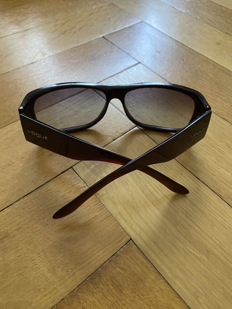 Vogue Brillen & Gläser: Sonnenbrille Vogue Braun Rot – Gebraucht aus Bern von Chunny 1