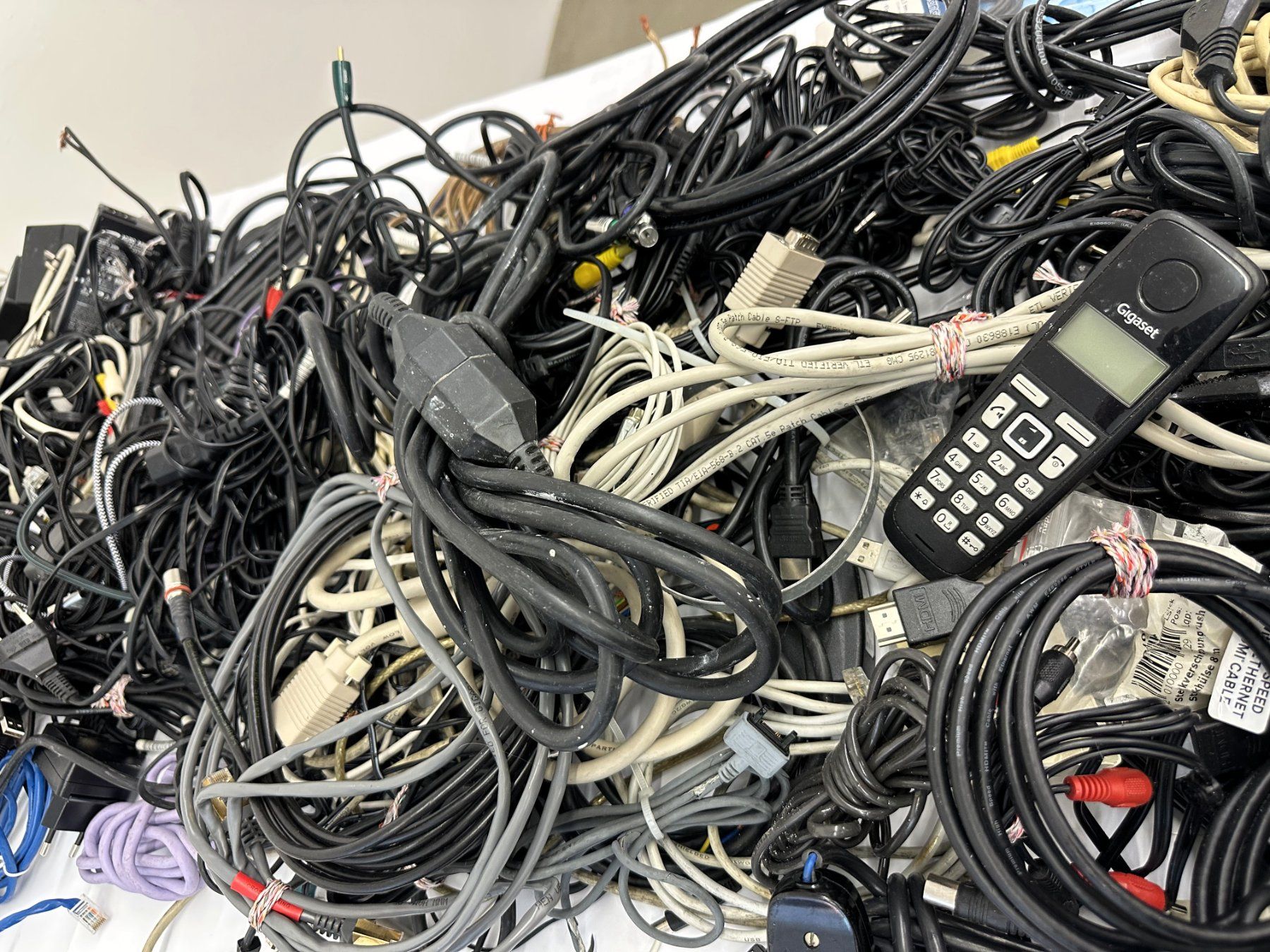 Kabel: Kabel, Mehrfachstecker, Telefon, Kamera, Adapter etc. – Gebraucht aus Zürich von alocinnovregnes 6