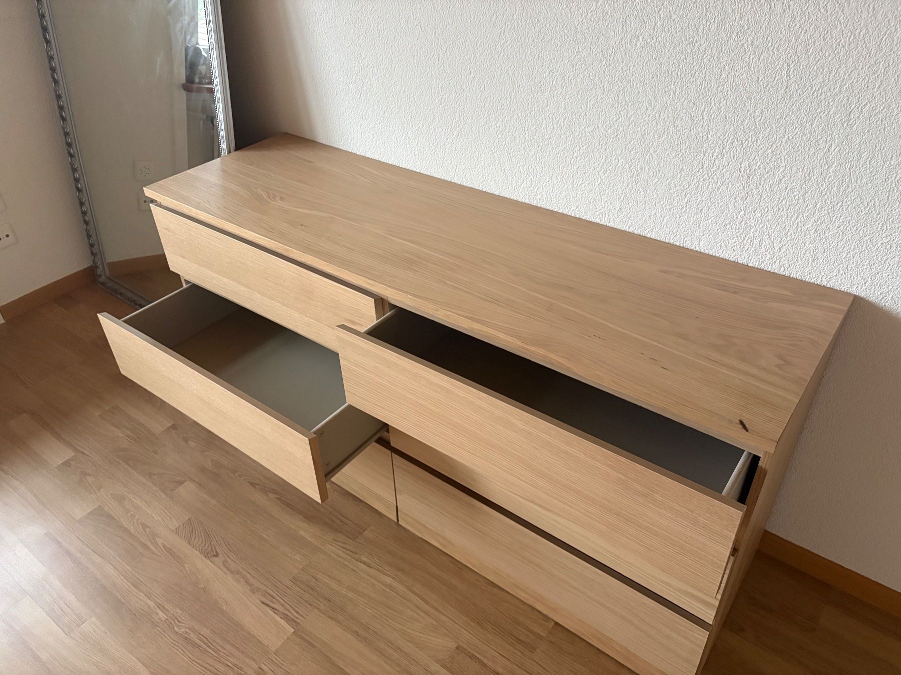 Cassettiere: Kommode Holzoptik mit vier Schubladen – Nuovo (secondo la descrizione) da Zürich venduto da Frrokaj98 1