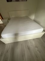 Doppelbett weiss mit Schubladen und Nachttisch gebraucht