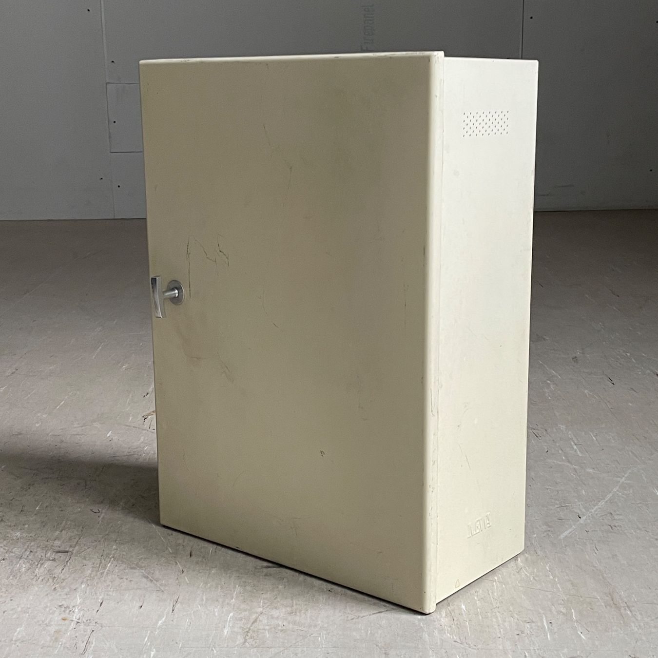 Armadi: 1950er MEWA Apotheker Schrank – Usato da Bern venduto da Modern-Era 7