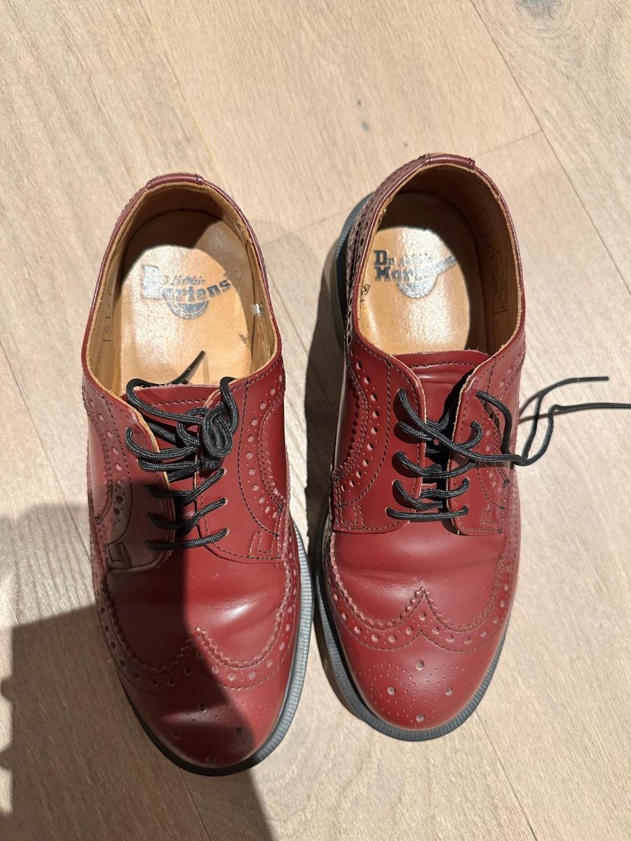 Dr. Martens Scarpe da uomo: Original Dr. Martens in burgundy leather, brogue/wingtip mod – Usato da Pfäffikon ZH venduto da mar_z6c5 6