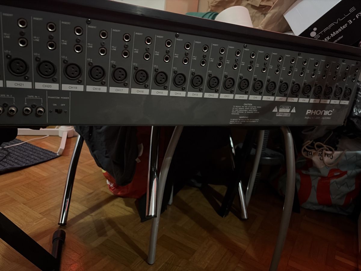 Phonic Console di mixaggio: Mischpult 24 Chanel phonic – Usato da Winterthur venduto da sen_y7ys 2