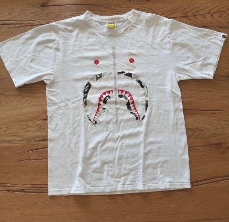 A Bathing Ape (BAPE) Shark T-Shirt – Weiss