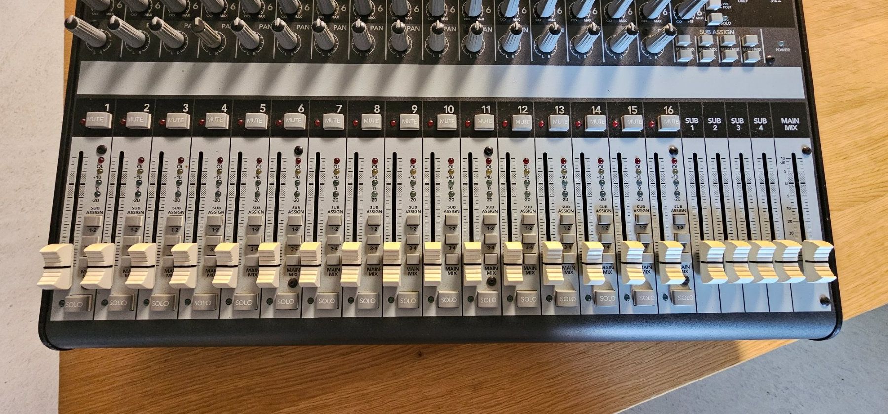 Mackie Console di mixaggio: Mackie Onyx 1640 Analog-Mischpult – Usato da Horgen venduto da Carabiniere1 1