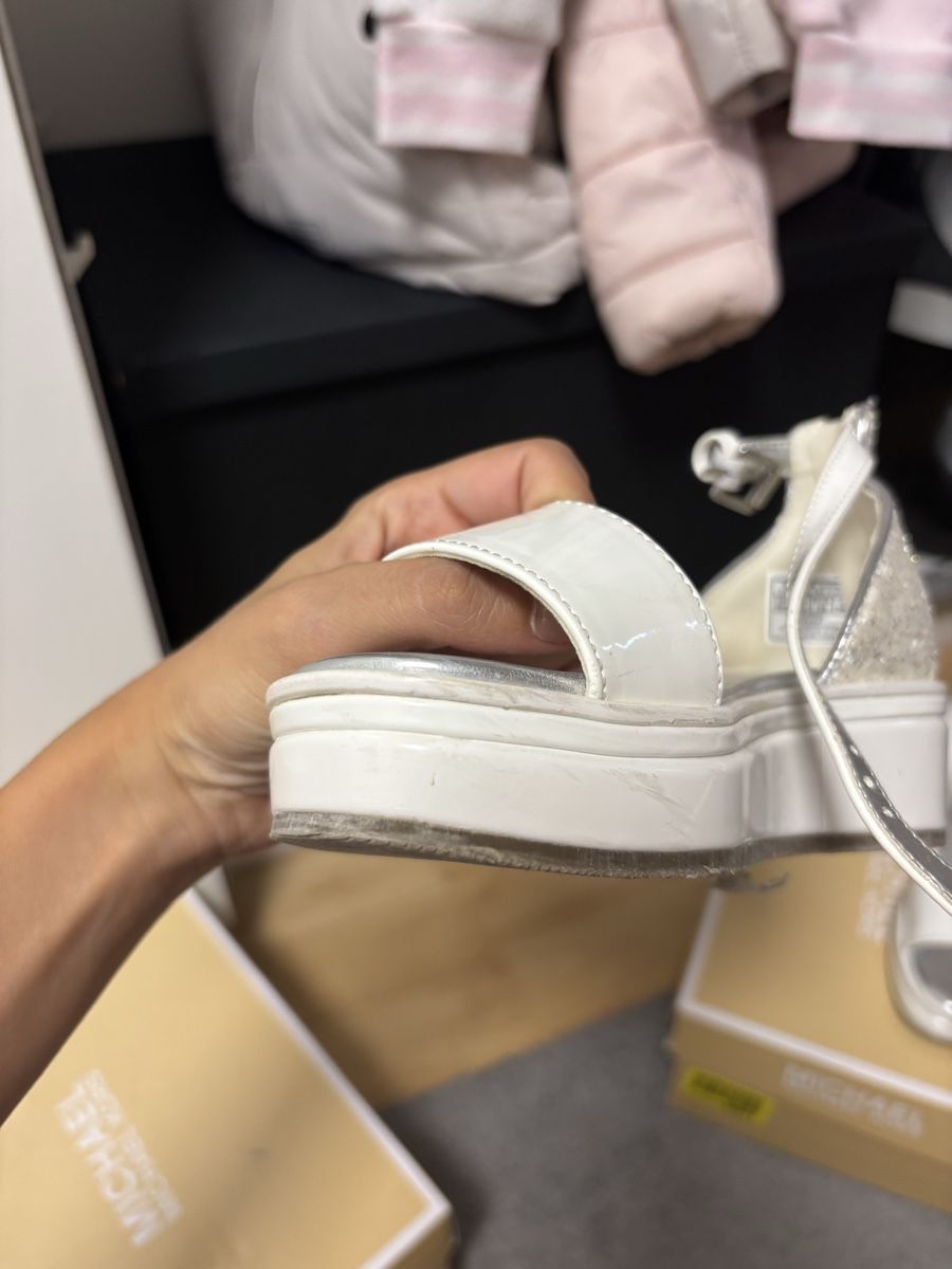 Michael Kors Scarpe per ragazzi: Kinder Sandale MK gr. 28 – Usato da Spreitenbach venduto da Armadio_Draghetti 2