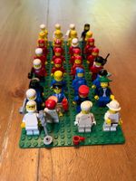 32 ältere LEGO-Figuren (Space, City)